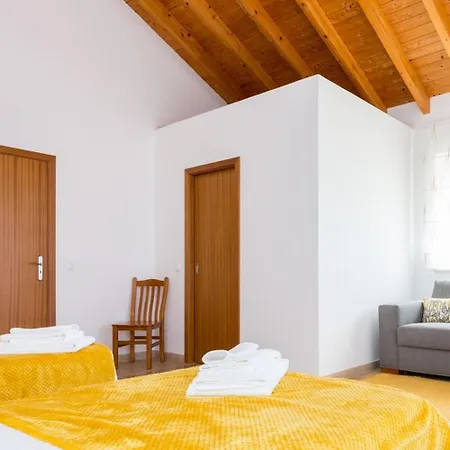 Casa Moderna Com Arquitetura Tradicional E Piscina Vakantiehuis Amoreira (Leiria)